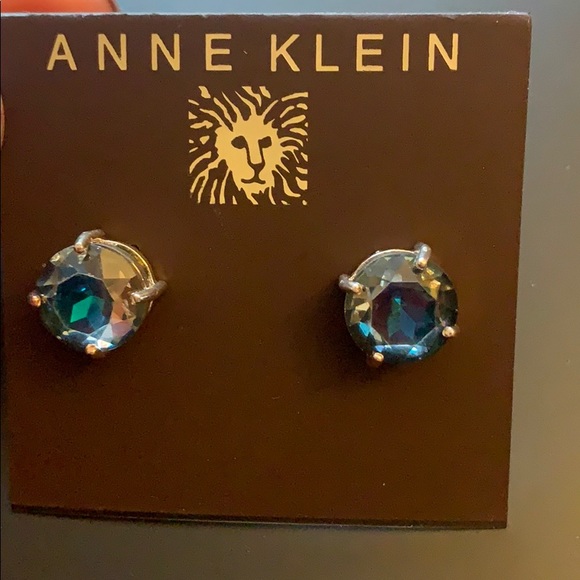 Earrings - Picture 4 of 4